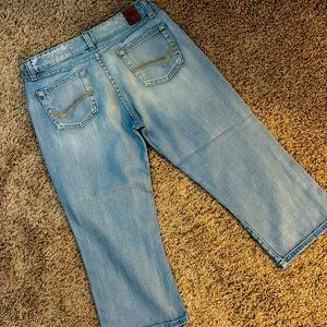 BKE Light Wash Capris